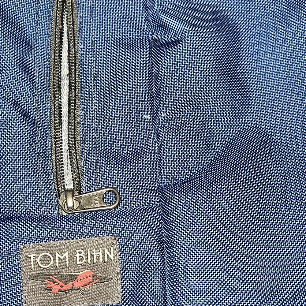 Tom Bihn Pilot Navy & Upgraded Should/Crossbody Strap - Picture 8 of 9